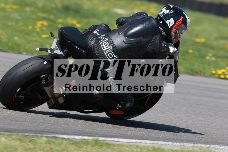 /Archiv-2022/07 16.04.2022 Speer Racing ADR/Gruppe gelb/backside